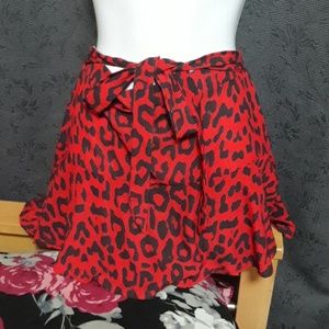 Size small Boohoo red leopard print skort